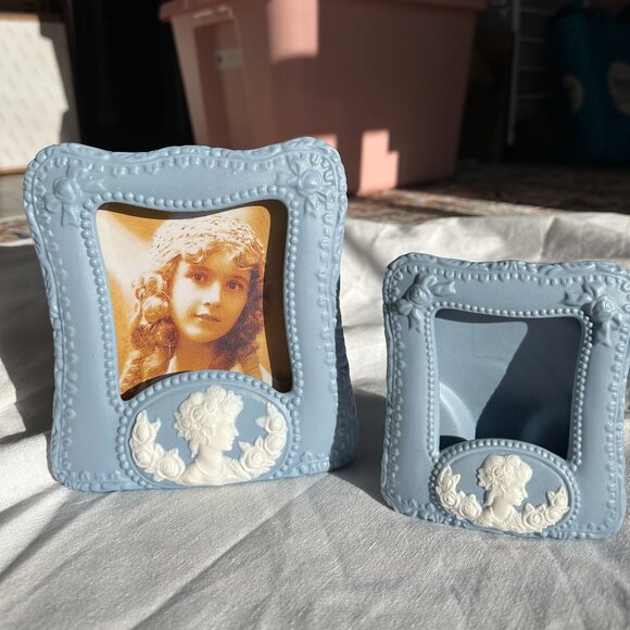 Vintage Blue Ceramic Photo Frame Set – Victorian Cameo Design - Picture 14 of 14